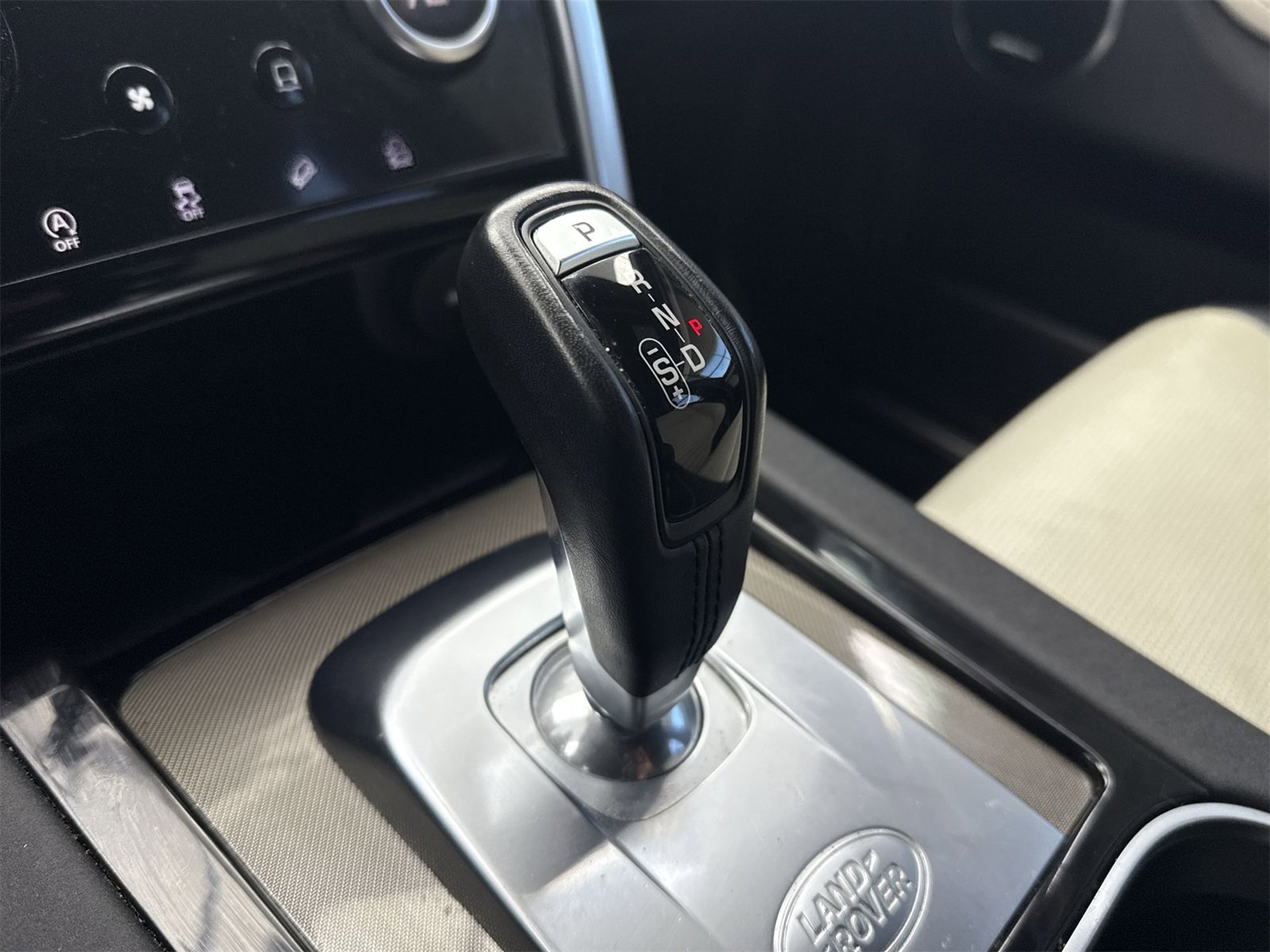 Used 2020 Land Rover Discovery Sport SE R-Dynamic image 26