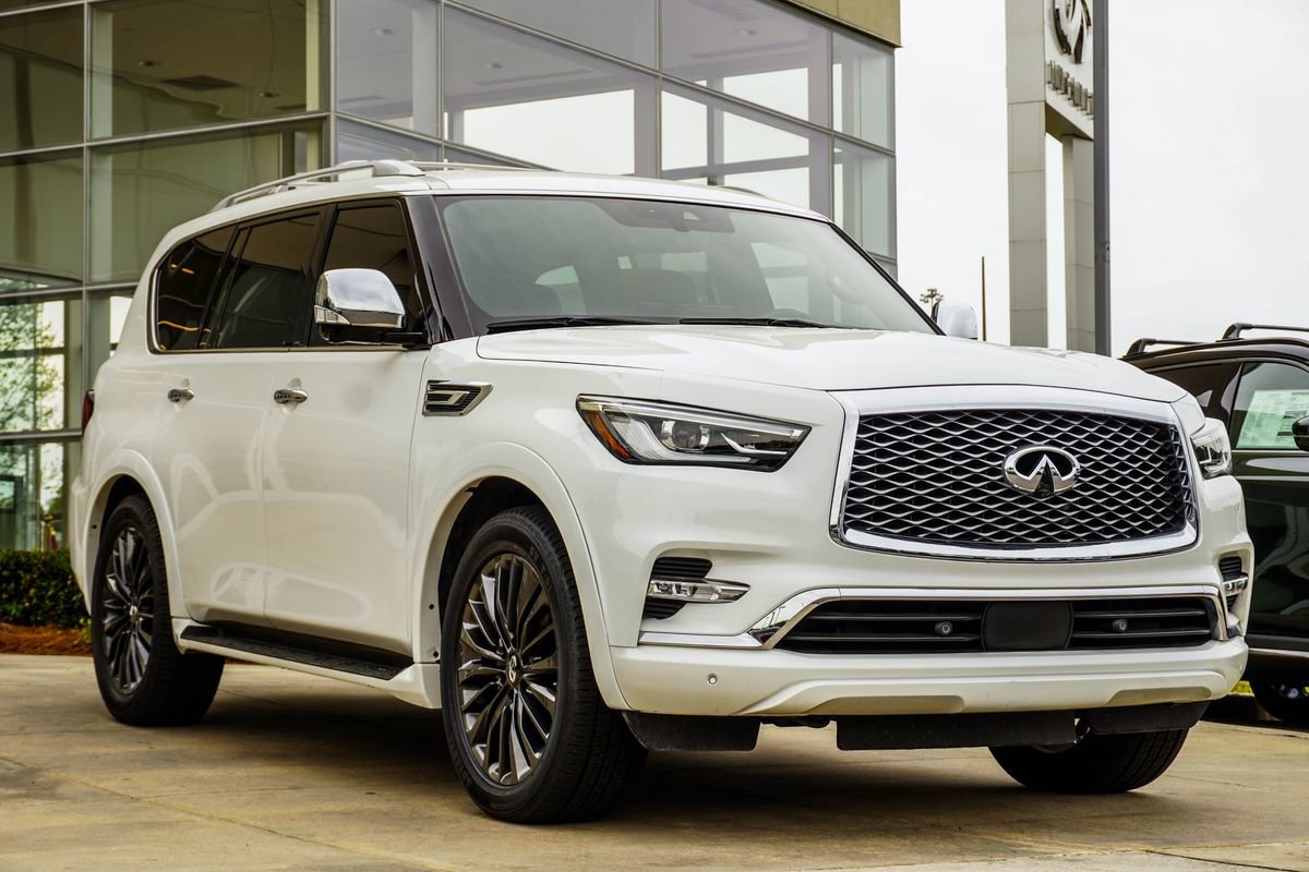 Used 2023 INFINITI QX80 Sensory w/ All-Season Package image 4
