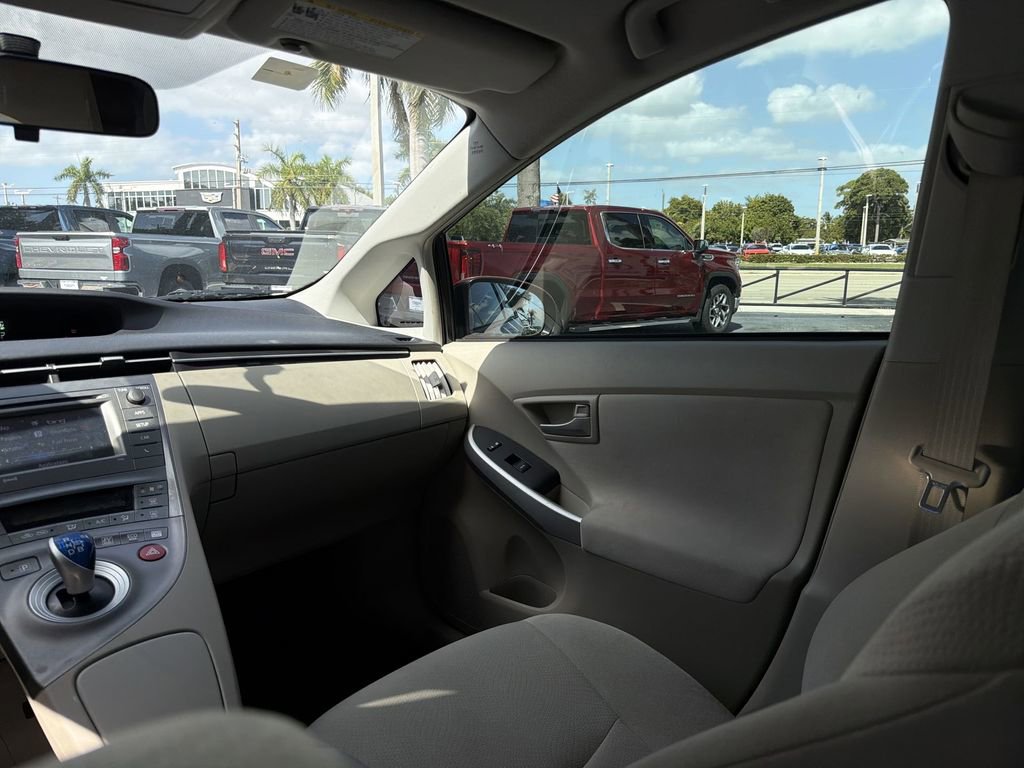 Used 2014 Toyota Prius Three image 11
