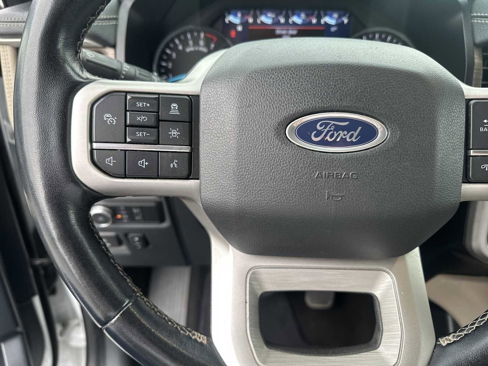 Used 2022 Ford Expedition Limited image 22