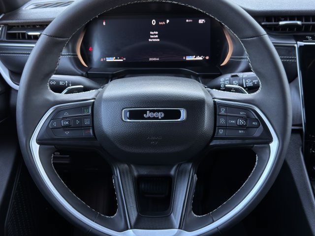 Used 2025 Jeep Grand Cherokee L Altitude AWD/4WD image 14