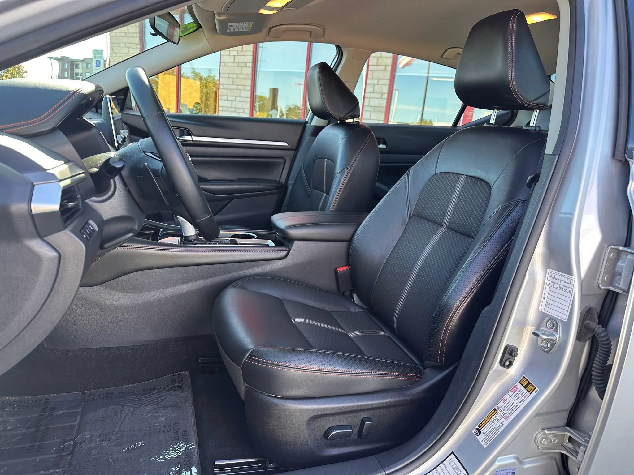 Used 2025 Nissan Altima 2.5 SR FWD image 9