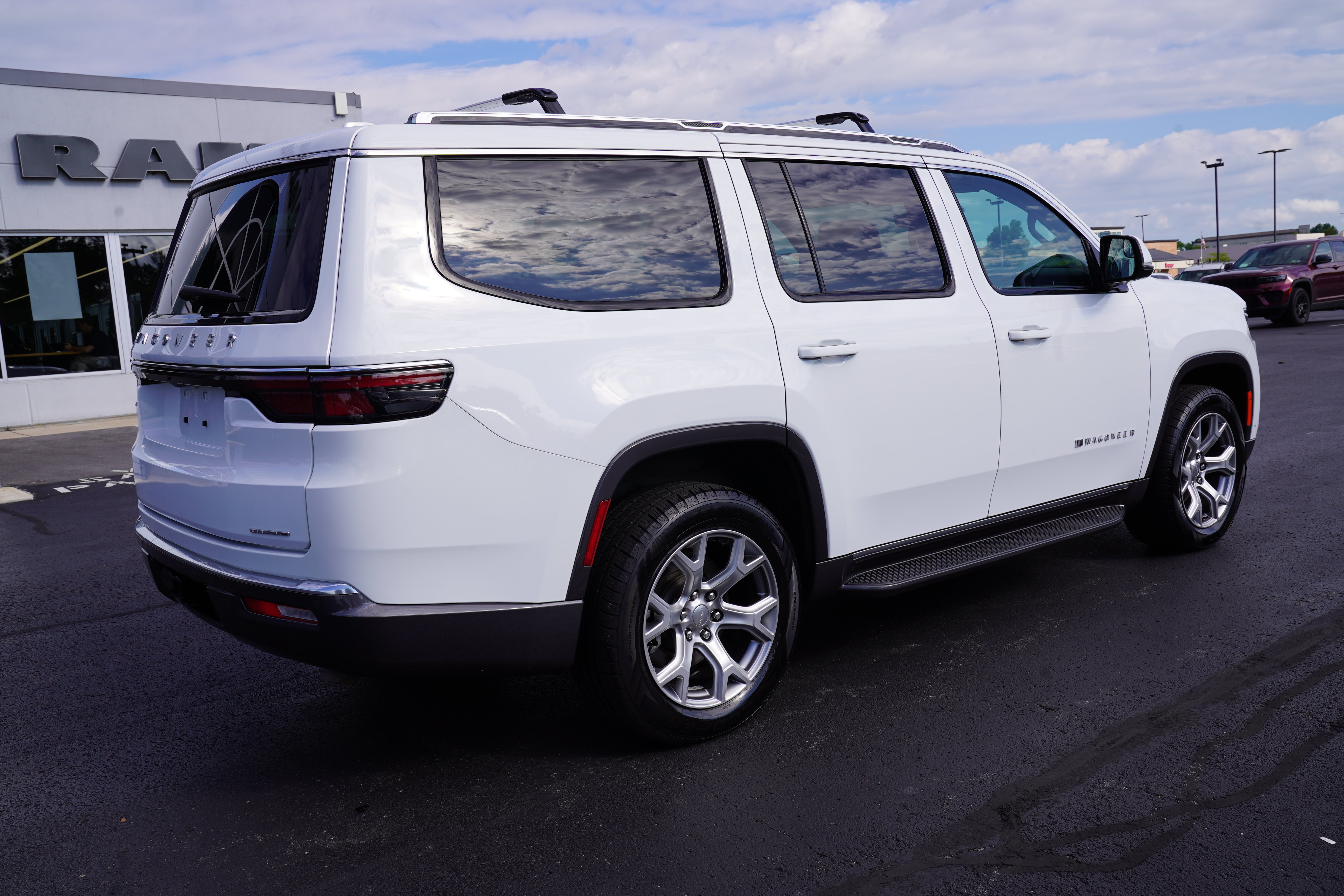 Used 2022 Jeep Wagoneer Series II AWD/4WD image 3