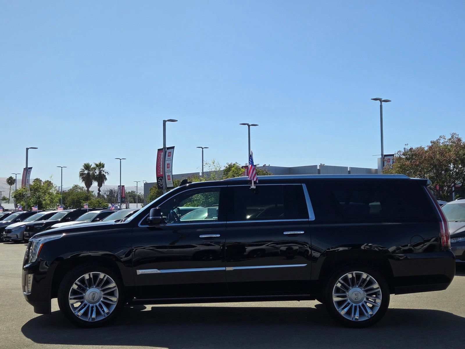 Used 2020 Cadillac Escalade ESV Platinum AWD/4WD image 4