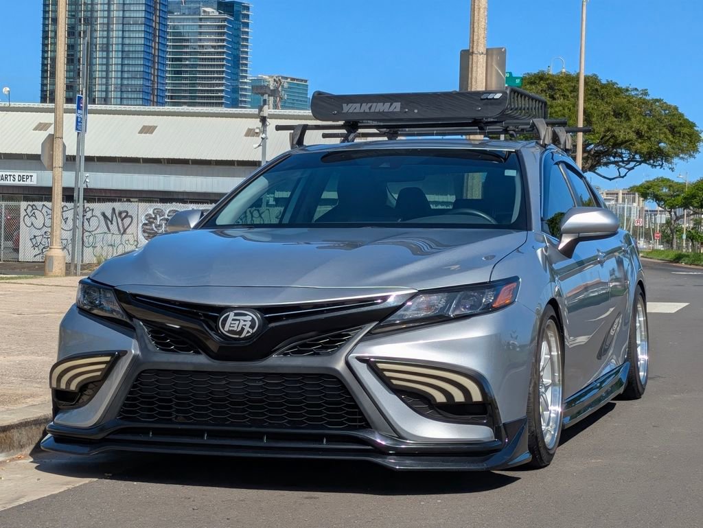 Used 2021 Toyota Camry SE FWD image 1