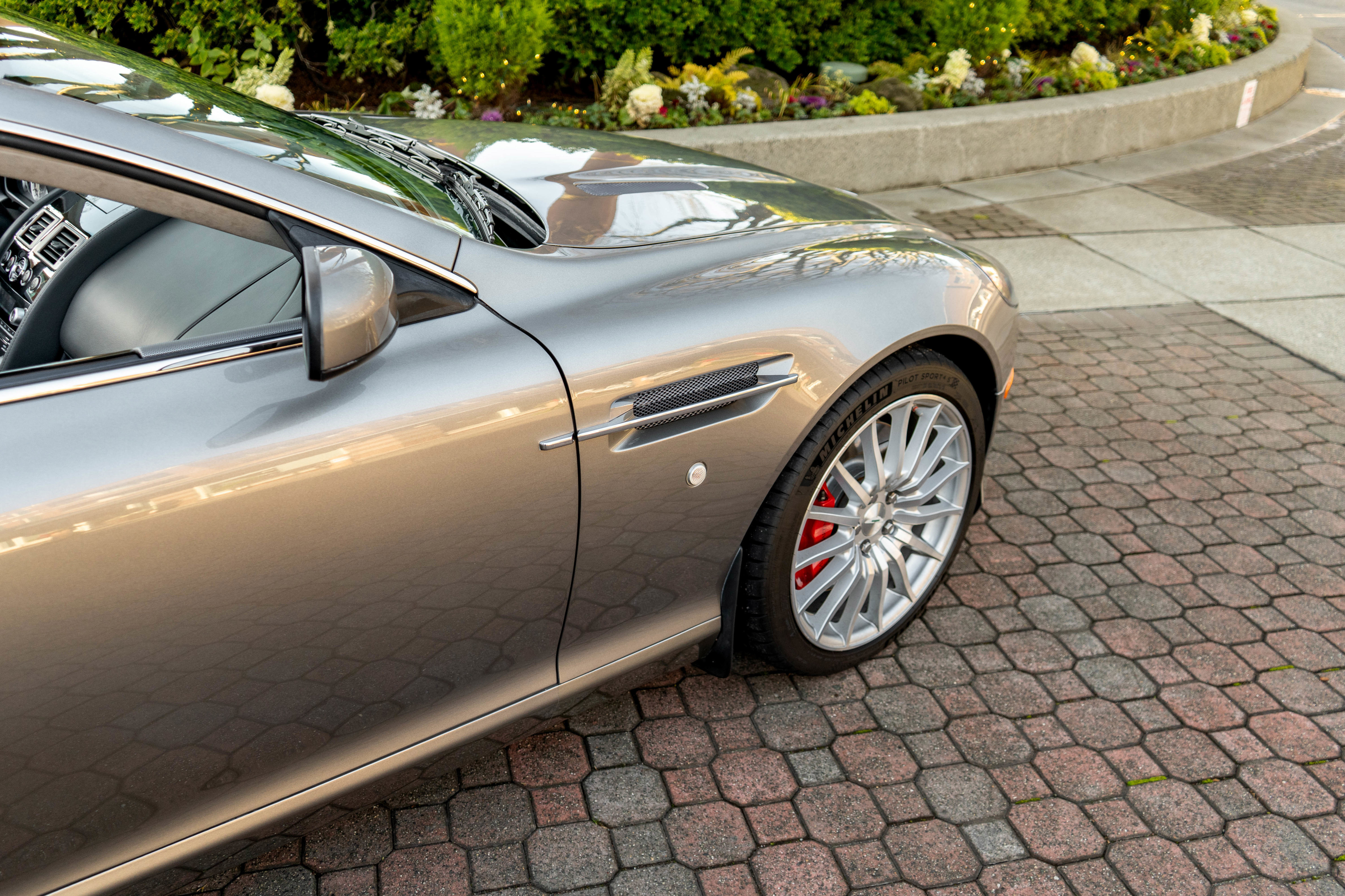 Used 2009 Aston Martin DB9 Volante RWD image 4