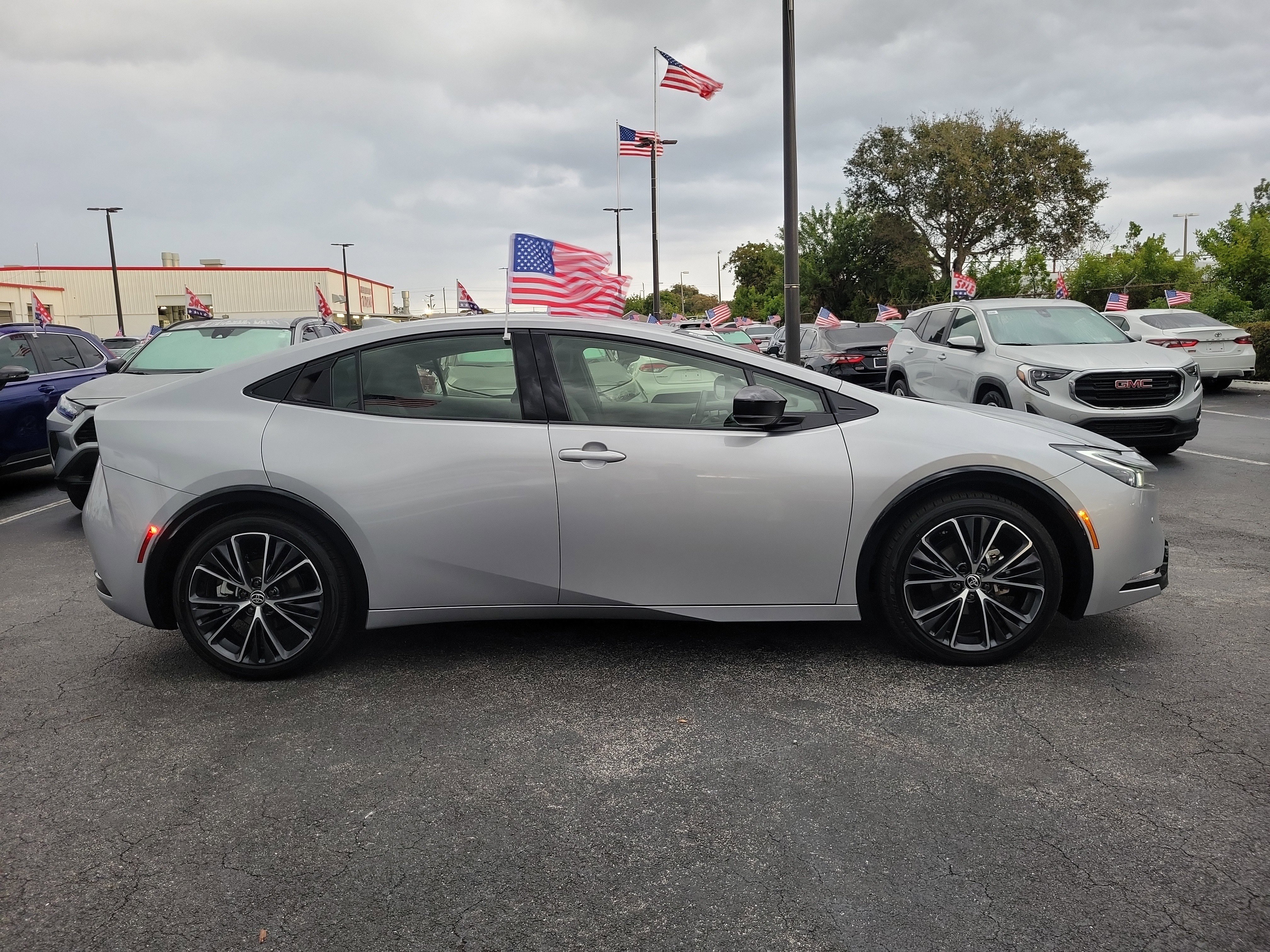 Used 2025 Toyota Prius XLE image 13