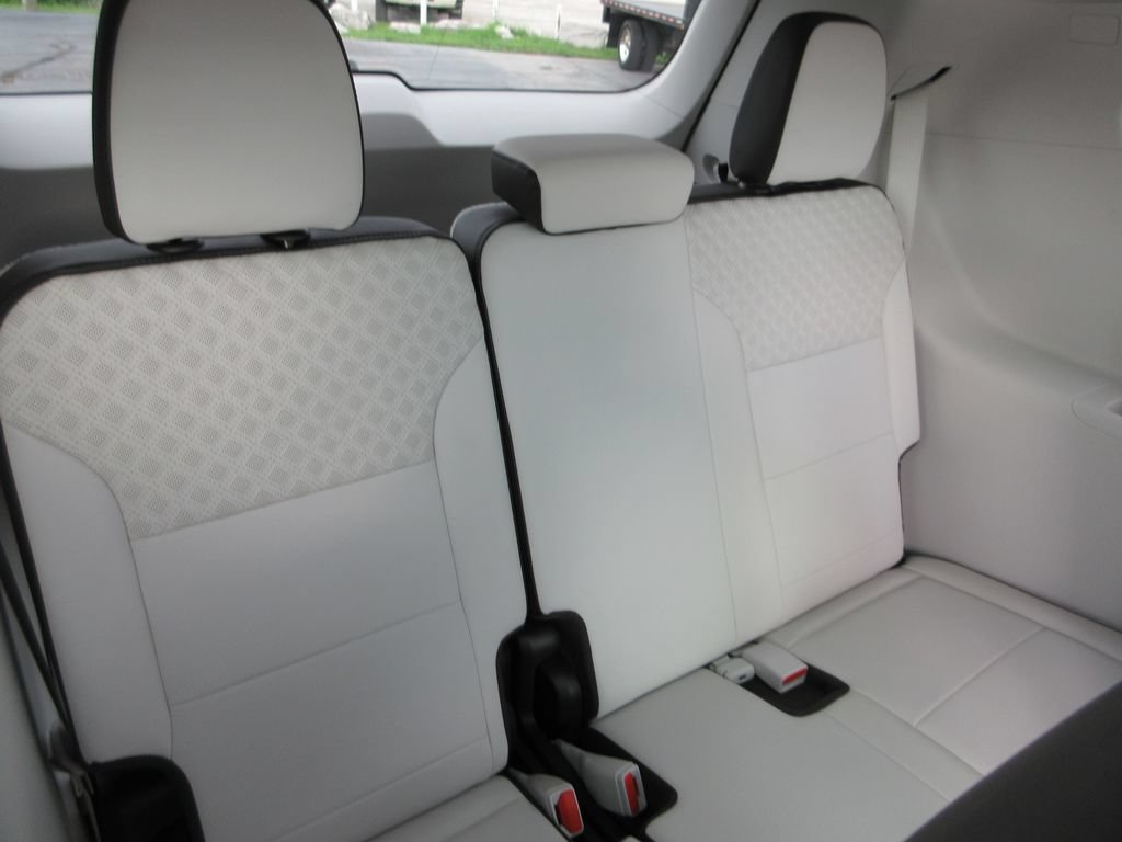 Certified 2025 GMC Acadia Denali AWD/4WD image 27