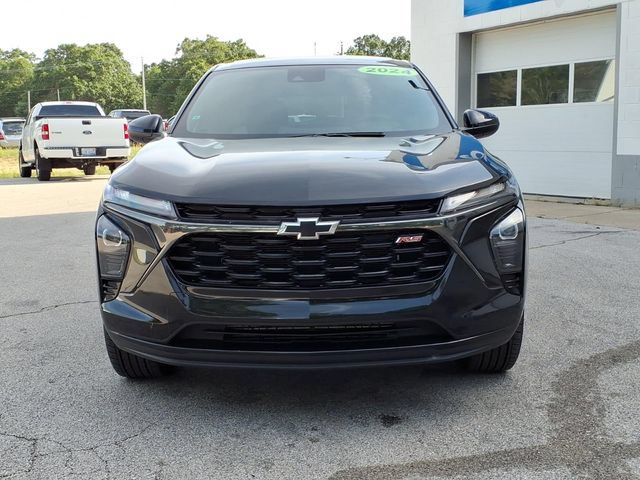 Used 2024 Chevrolet Trax RS w/ Sunroof Package FWD image 2