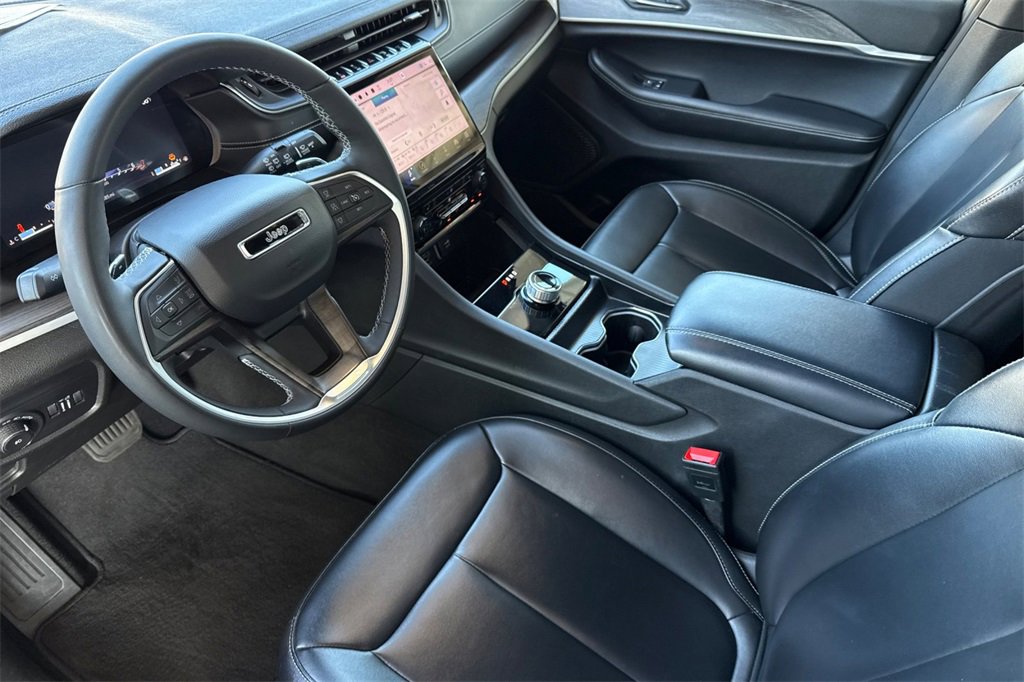 Used 2024 Jeep Grand Cherokee Limited image 4