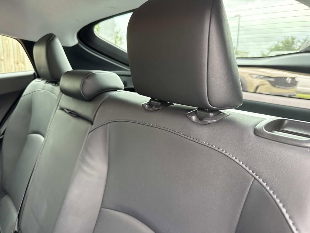 Used 2022 Toyota Prius FWD image 15