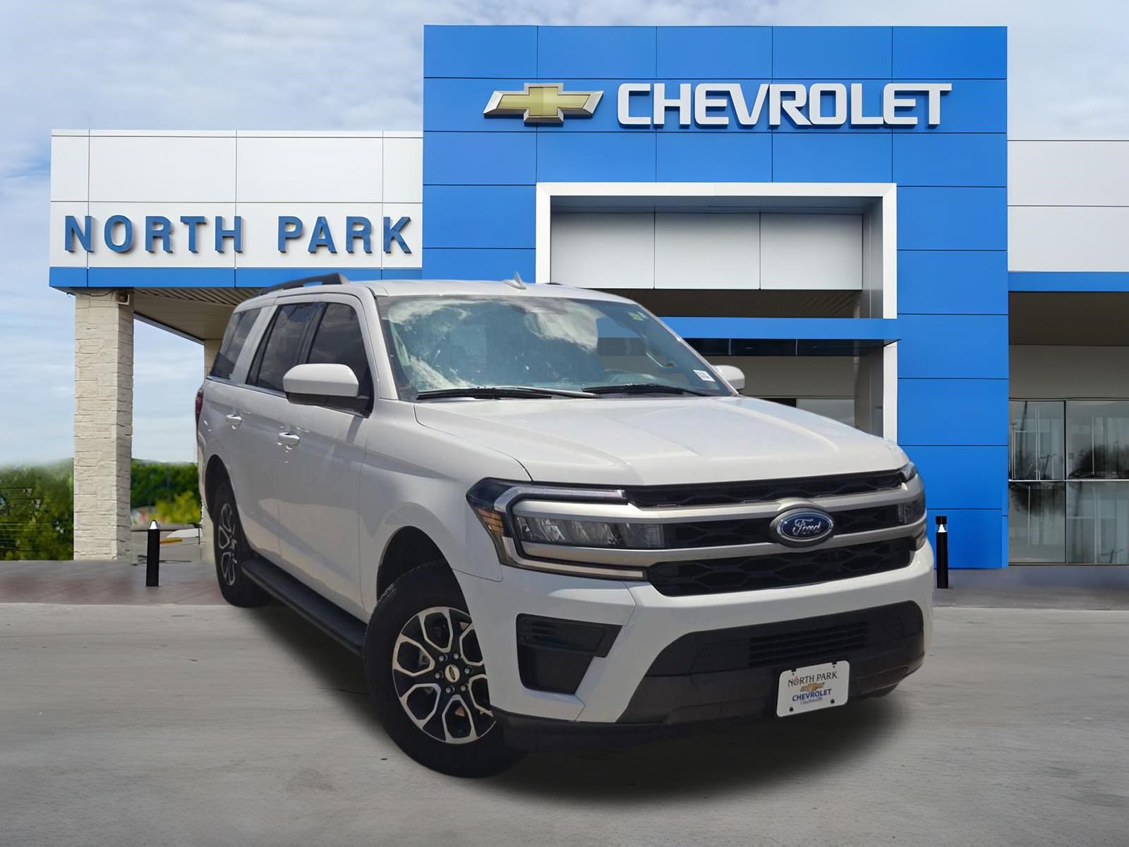 Used 2024 Ford Expedition XLT RWD image 1