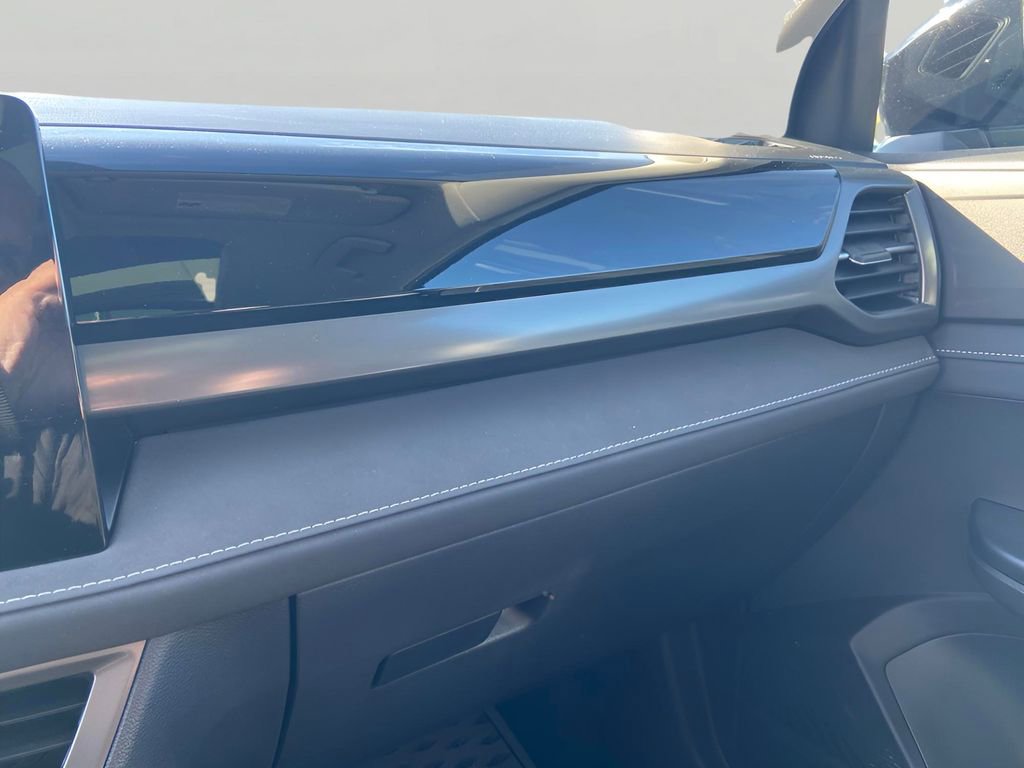 Used 2025 Volkswagen Taos SE image 37