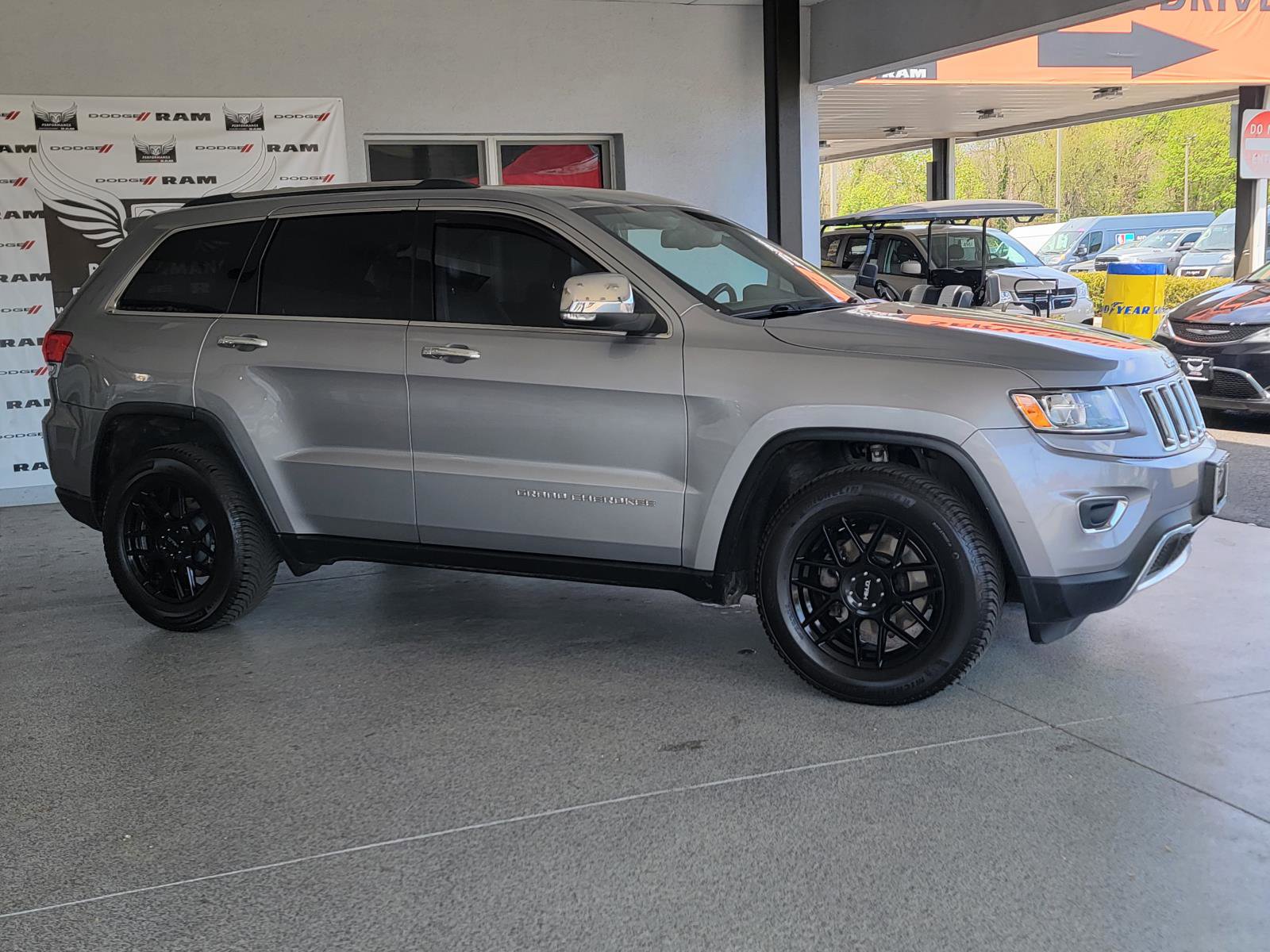 Used 2016 Jeep Grand Cherokee Limited image 2