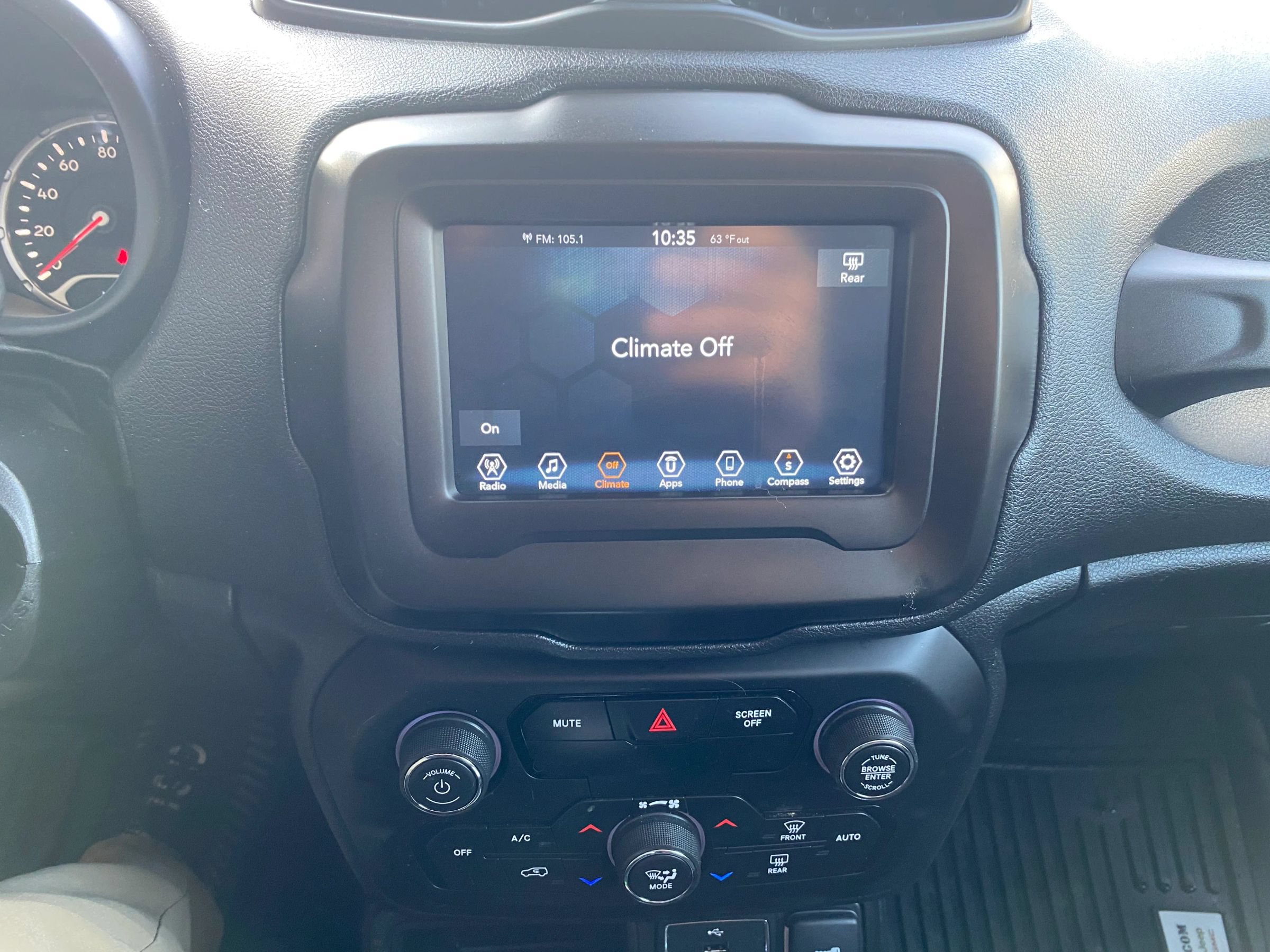 Used 2019 Jeep Renegade Latitude FWD image 18