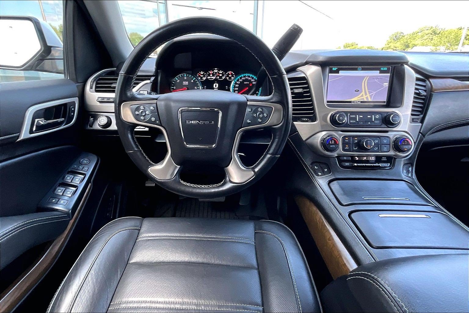 Used 2019 GMC Yukon Denali w/ Denali Ultimate Package AWD/4WD image 5