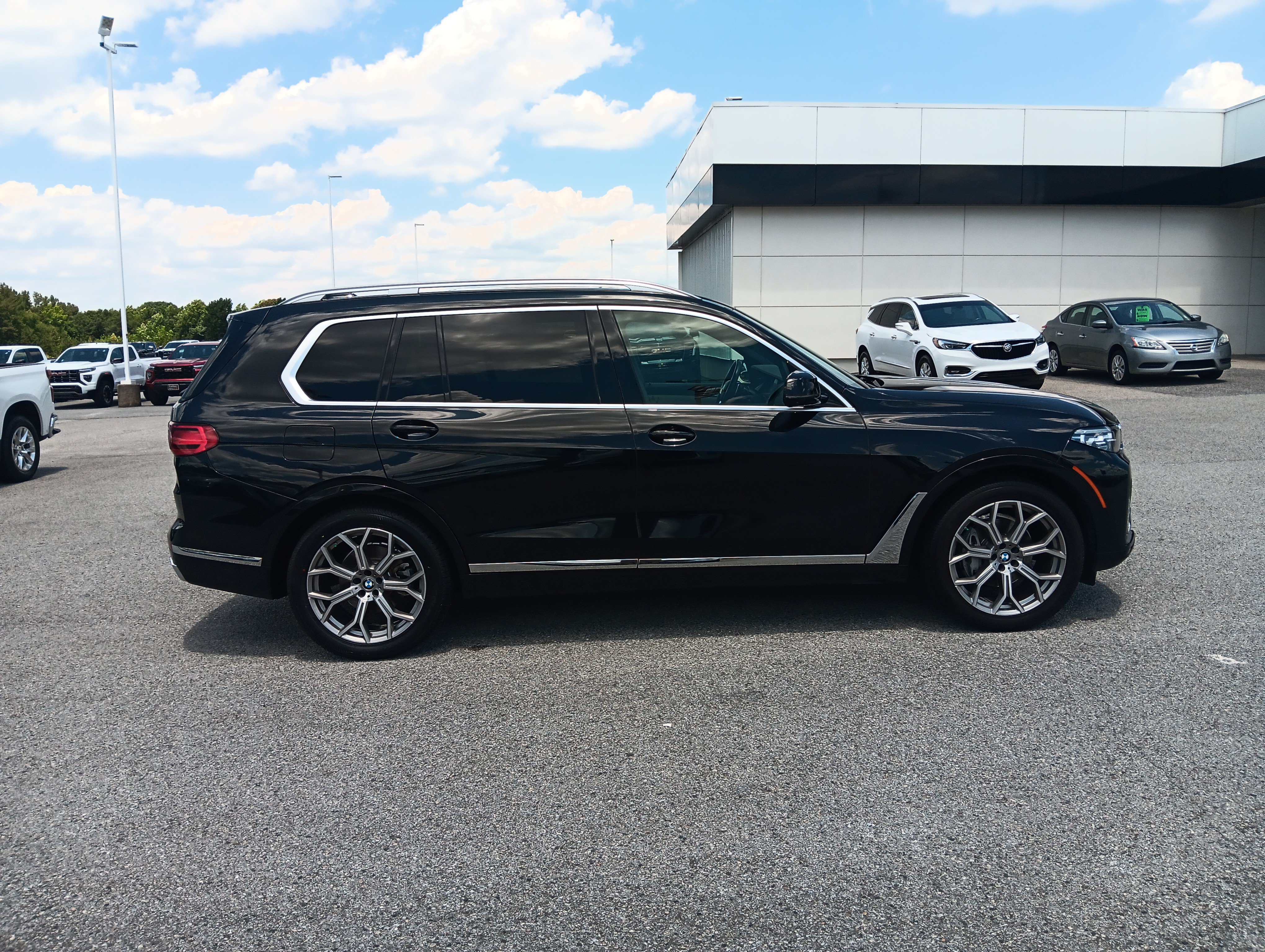 Used 2021 BMW X7 xDrive40i w/ Premium Package AWD/4WD image 7