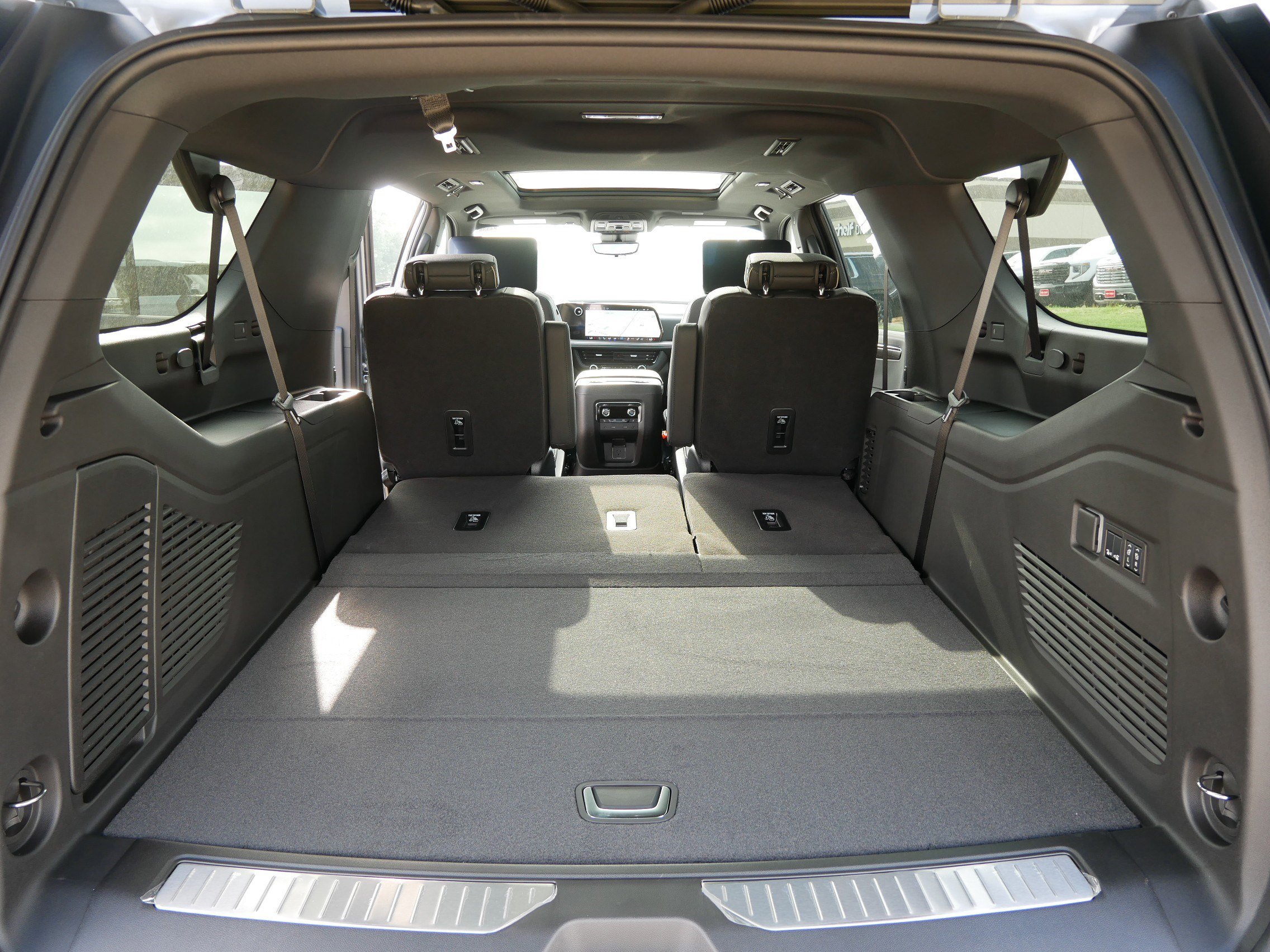 New 2025 Chevrolet Suburban Premier image 12