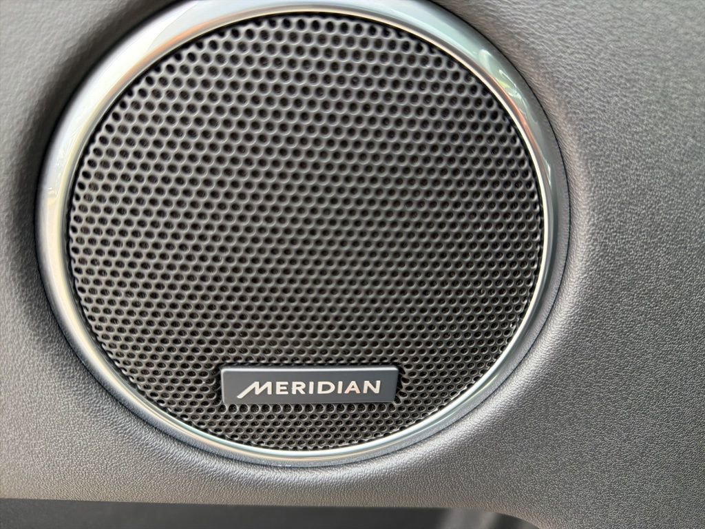 Used 2023 Land Rover Discovery Sport SE R-Dynamic image 17