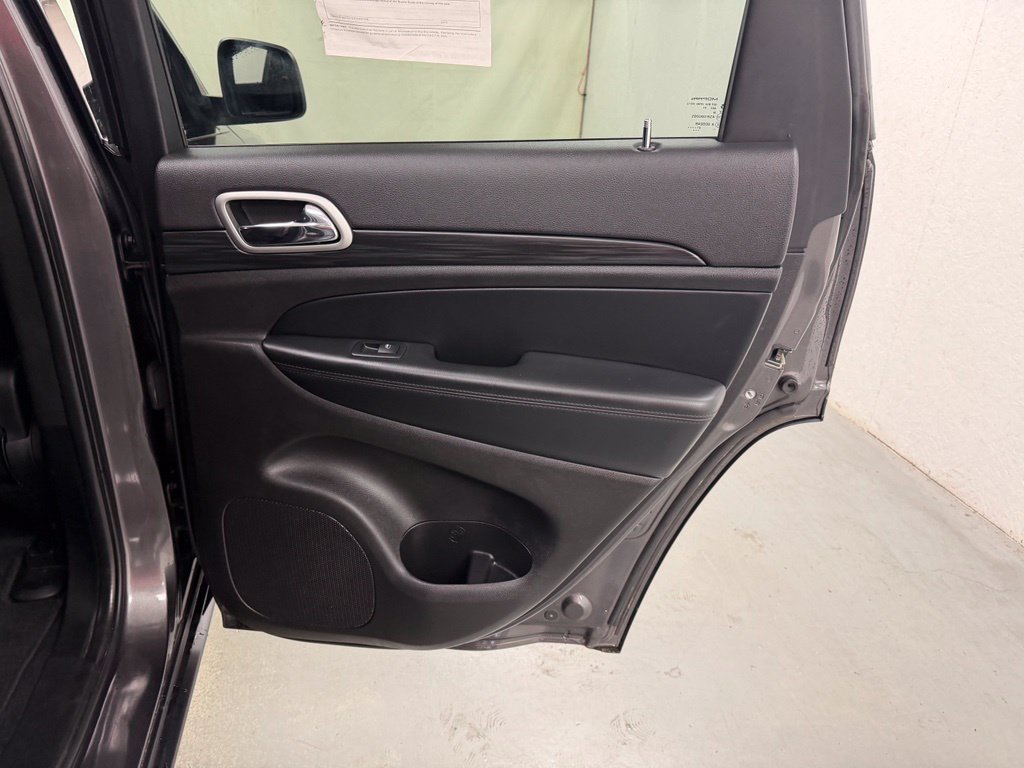 Used 2021 Jeep Grand Cherokee Laredo AWD/4WD image 13