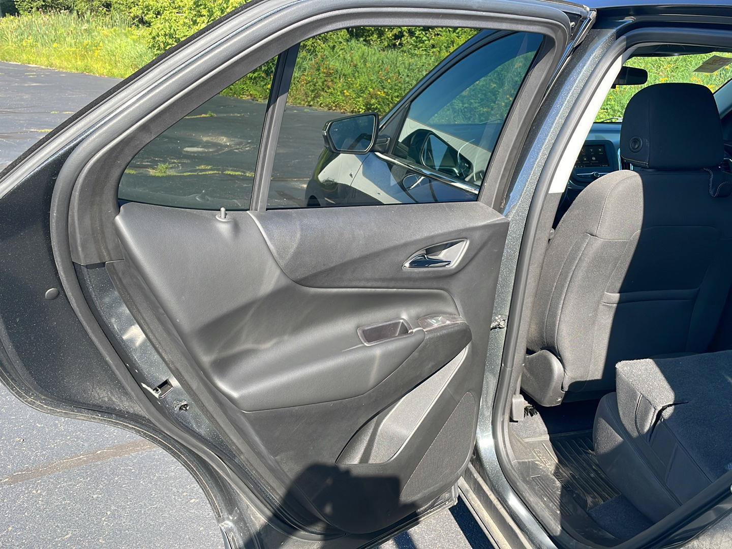 Used 2019 Chevrolet Equinox LT w/ Driver Convenience Package AWD/4WD image 13