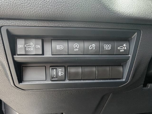 Used 2024 Toyota Tundra Limited AWD/4WD image 12