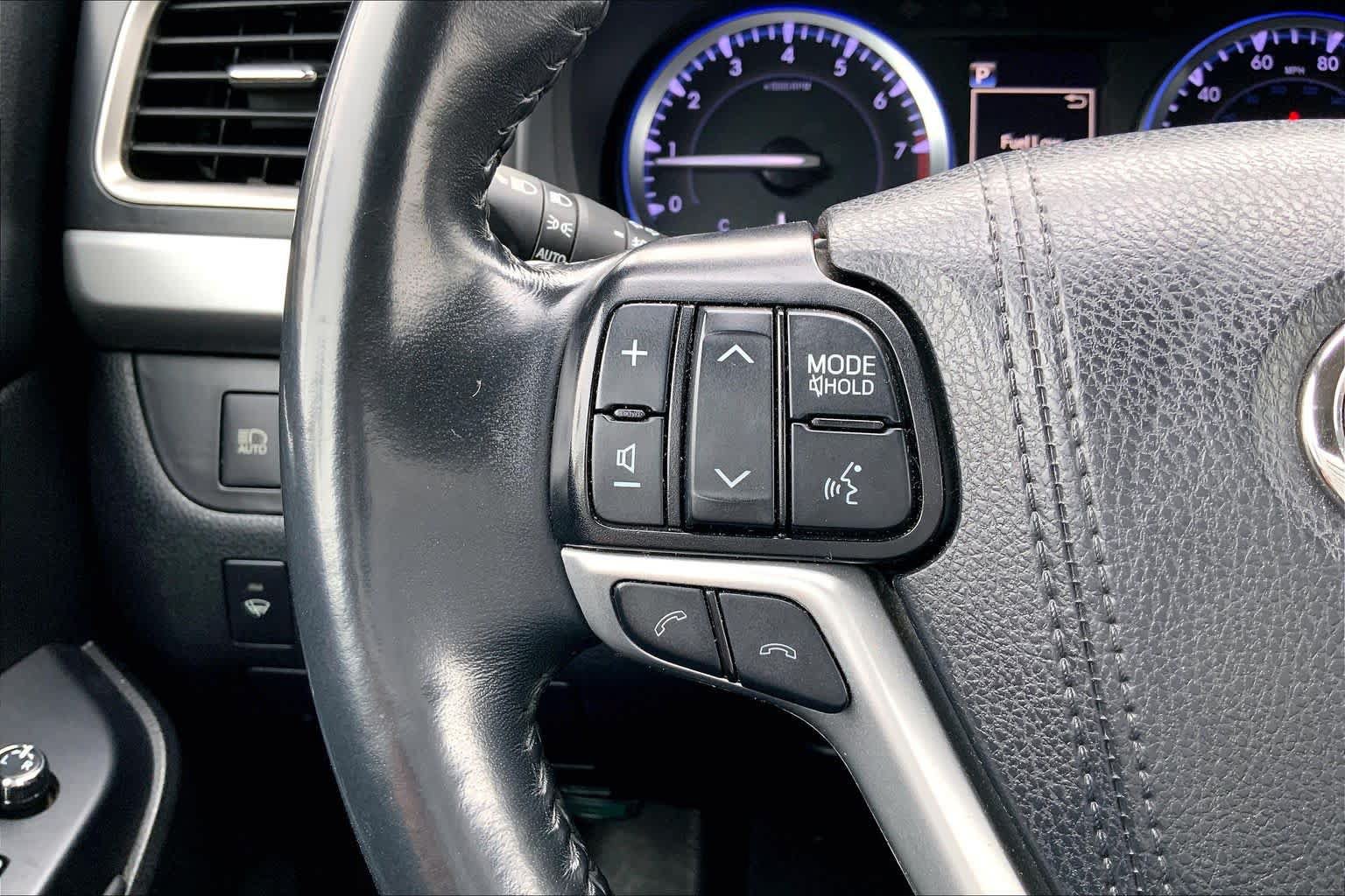 Used 2019 Toyota Highlander SE FWD image 23