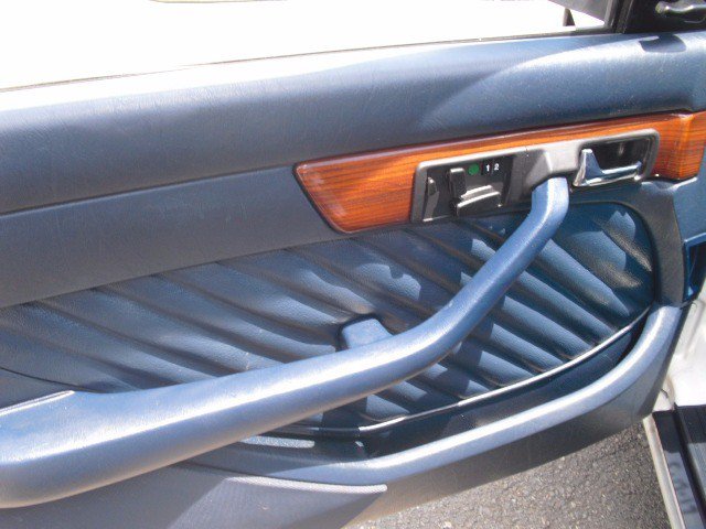 Used 1991 Mercedes-Benz 300 SE image 11