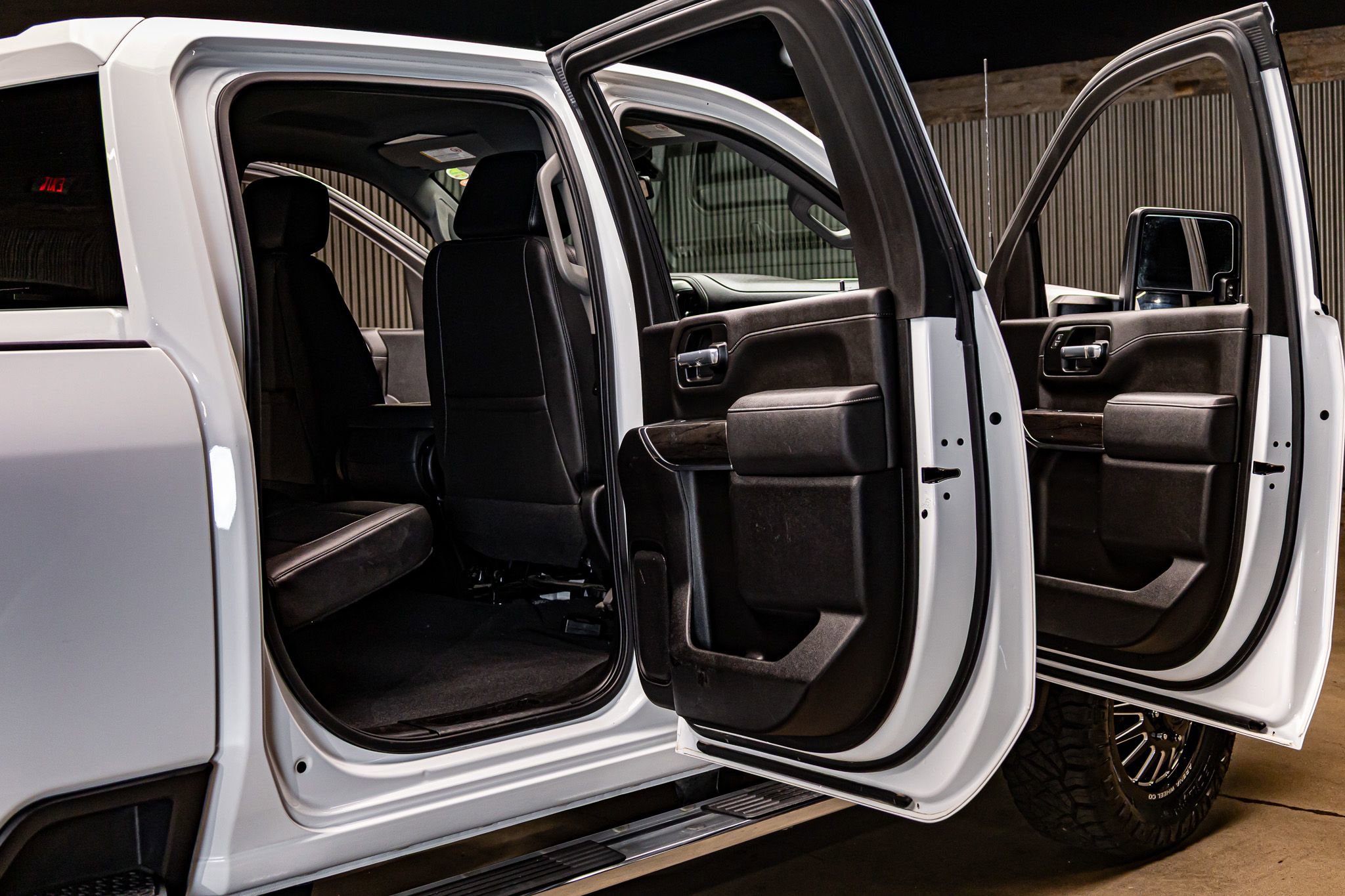 Used 2023 Chevrolet Silverado 3500 LTZ image 31