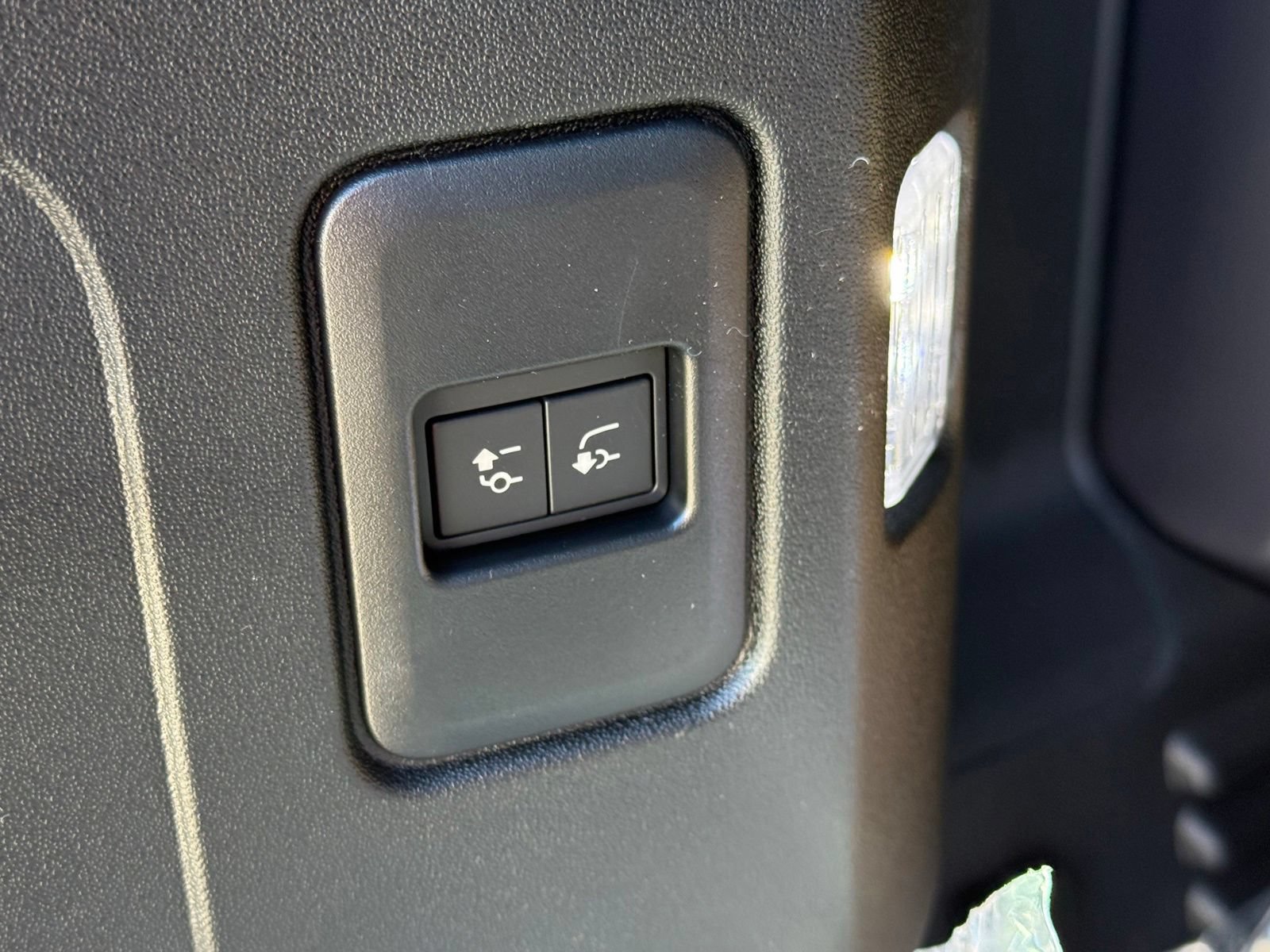 New 2026 Land Rover Defender 110 X-Dynamic SE AWD/4WD image 45