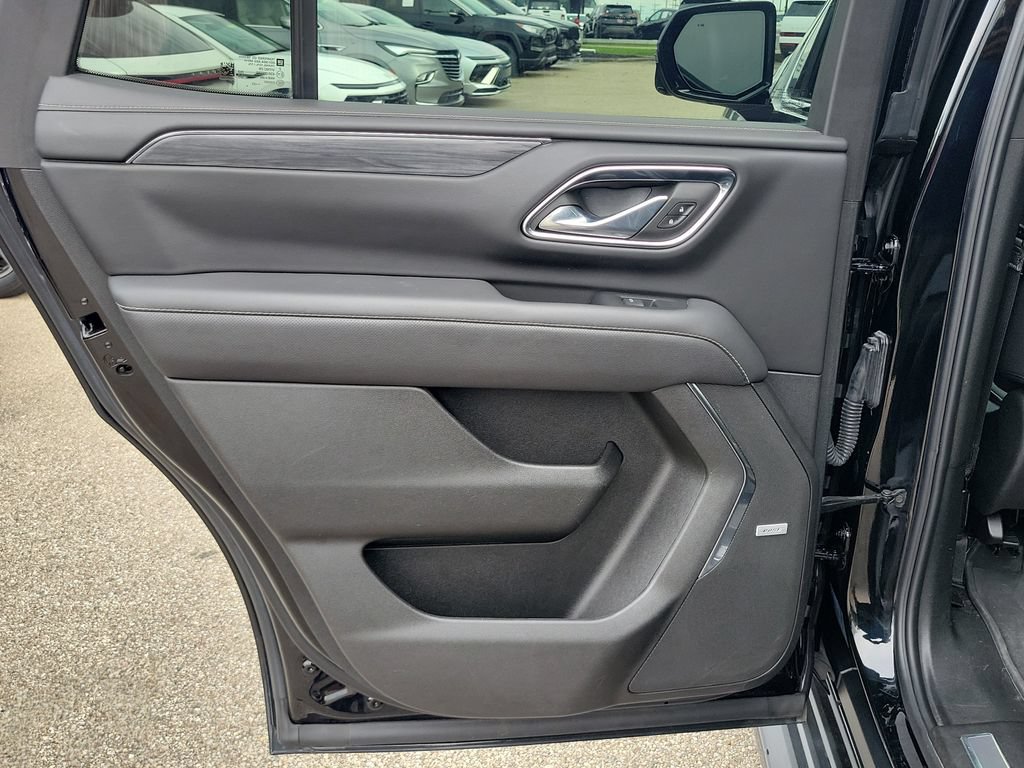 Used 2023 GMC Yukon SLT w/ SLT Premium Package AWD/4WD image 13