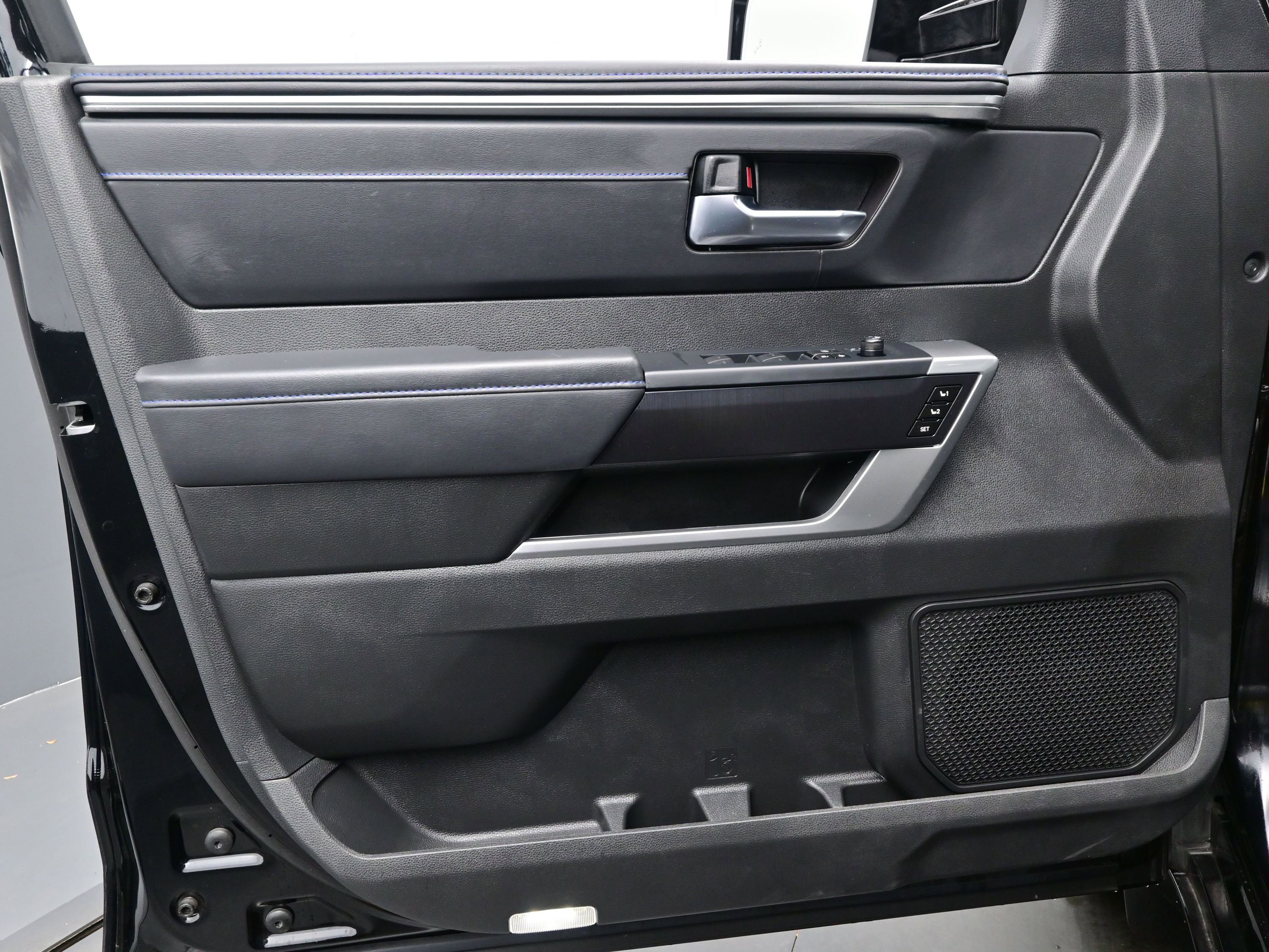 Used 2025 Toyota Sequoia Platinum image 10