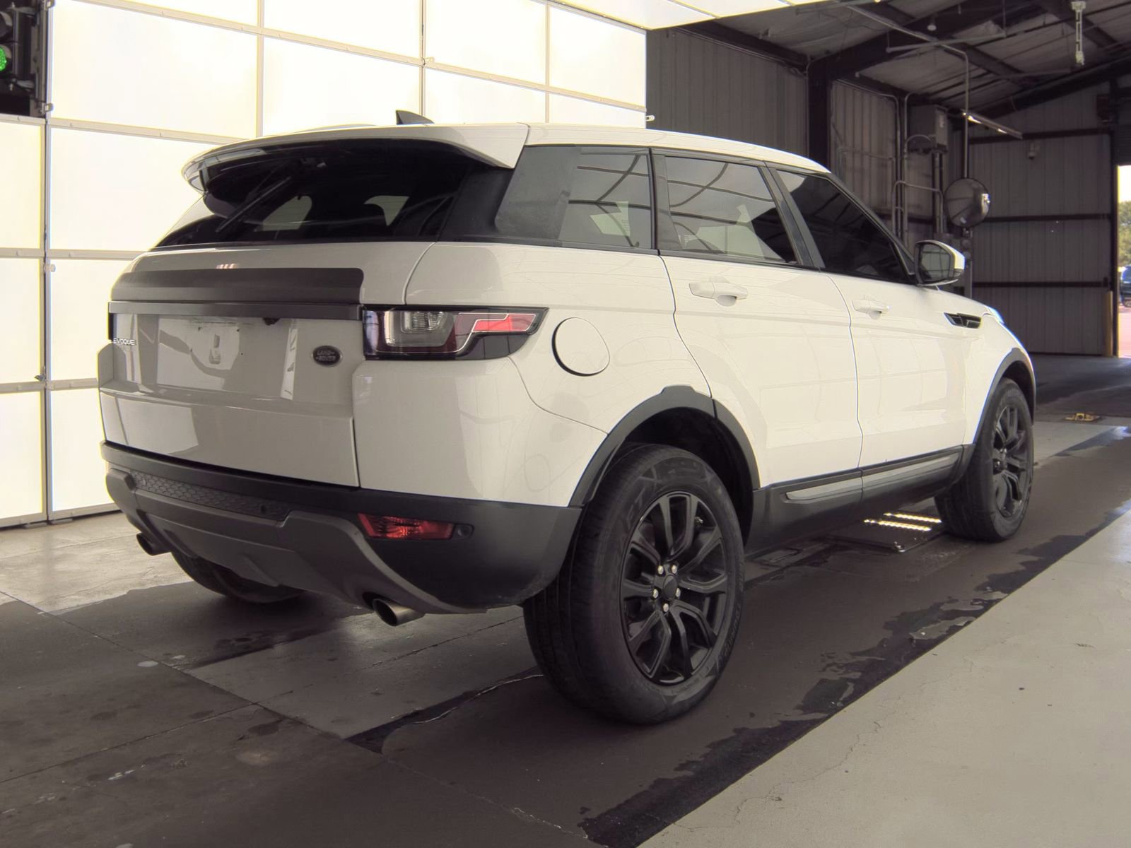 Used 2019 Land Rover Range Rover Evoque SE AWD/4WD image 8