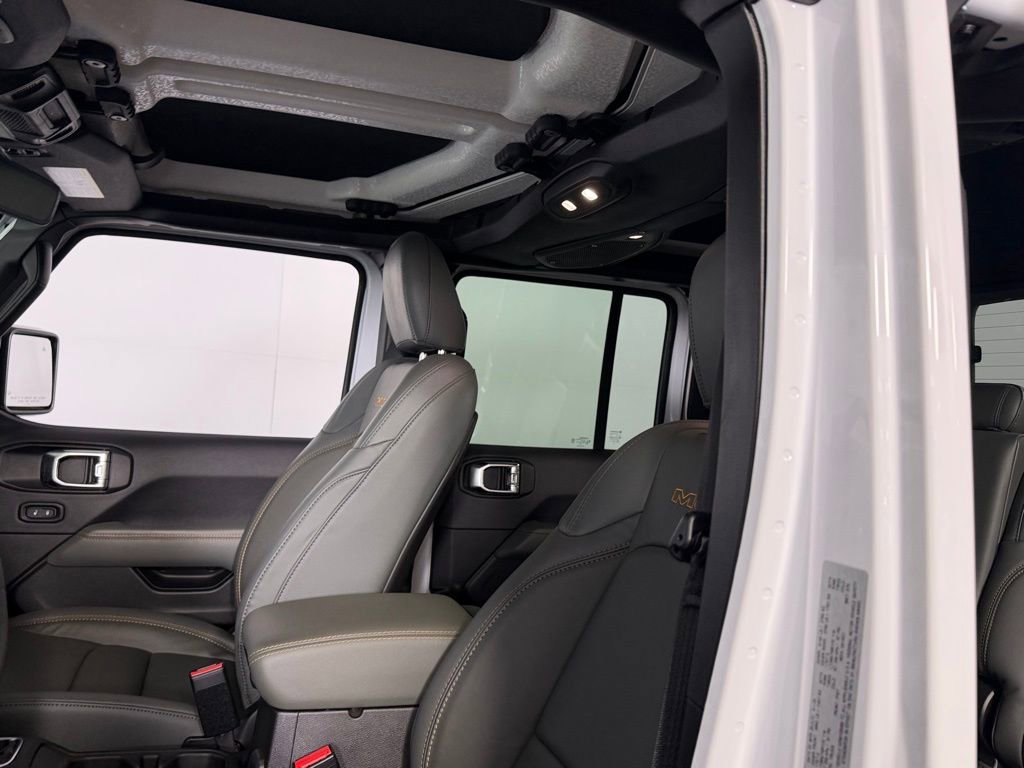 Used 2025 Jeep Gladiator Mojave AWD/4WD image 24