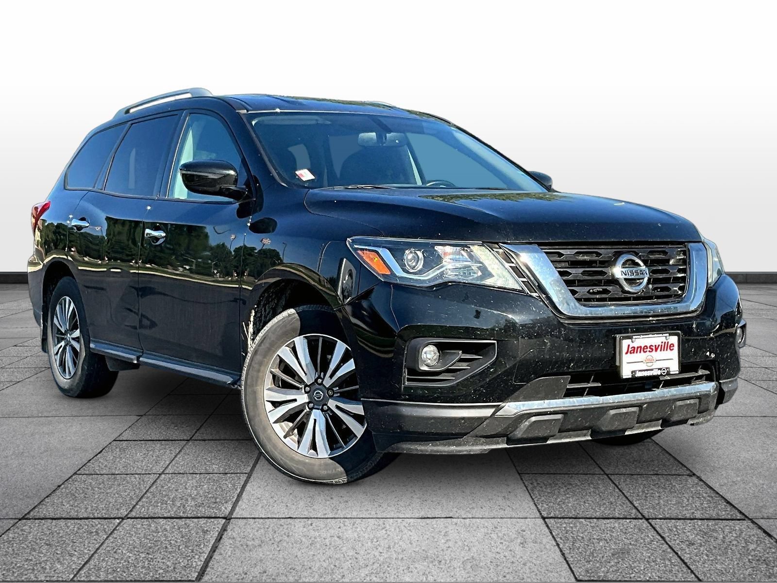 Used 2018 Nissan Pathfinder SV
