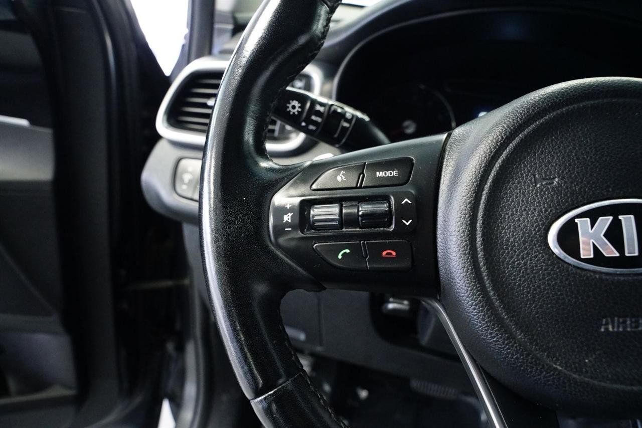 Used 2017 Kia Sorento EX image 16