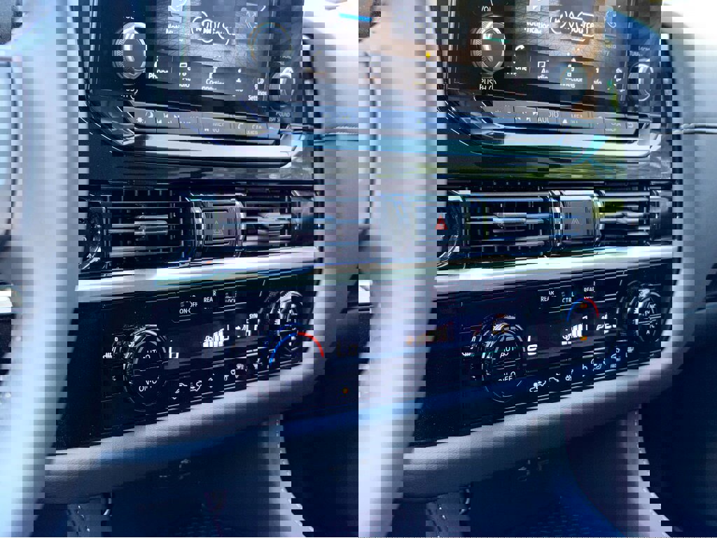 New 2025 Nissan Pathfinder SL w/ Lighting Package (N92) image 25