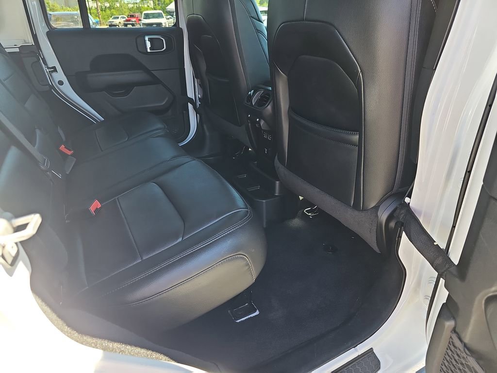 Used 2022 Jeep Wrangler Unlimited Sahara AWD/4WD image 15