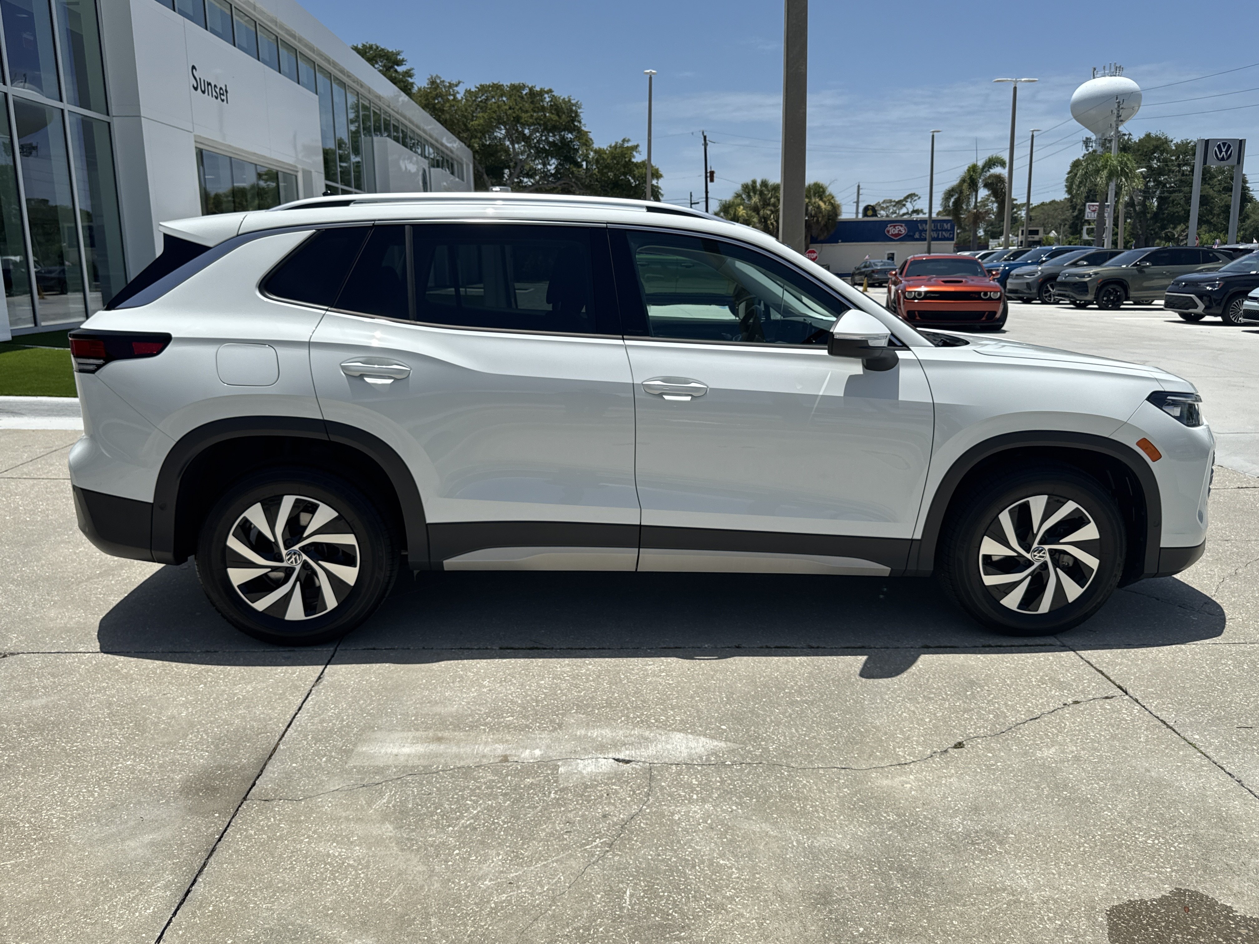 Certified 2025 Volkswagen Tiguan S FWD image 3
