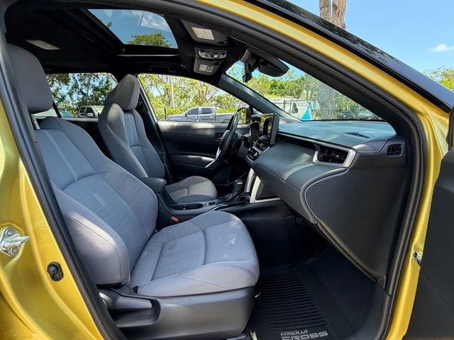 Used 2024 Toyota Corolla Cross AWD Hybrid w/ Moonroof Package image 16