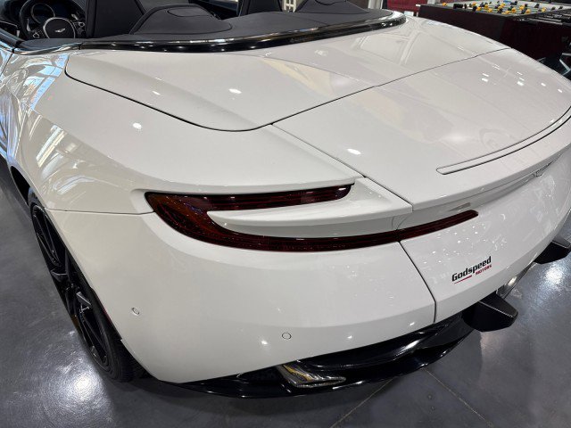 Used 2019 Aston Martin DB11 Volante image 40