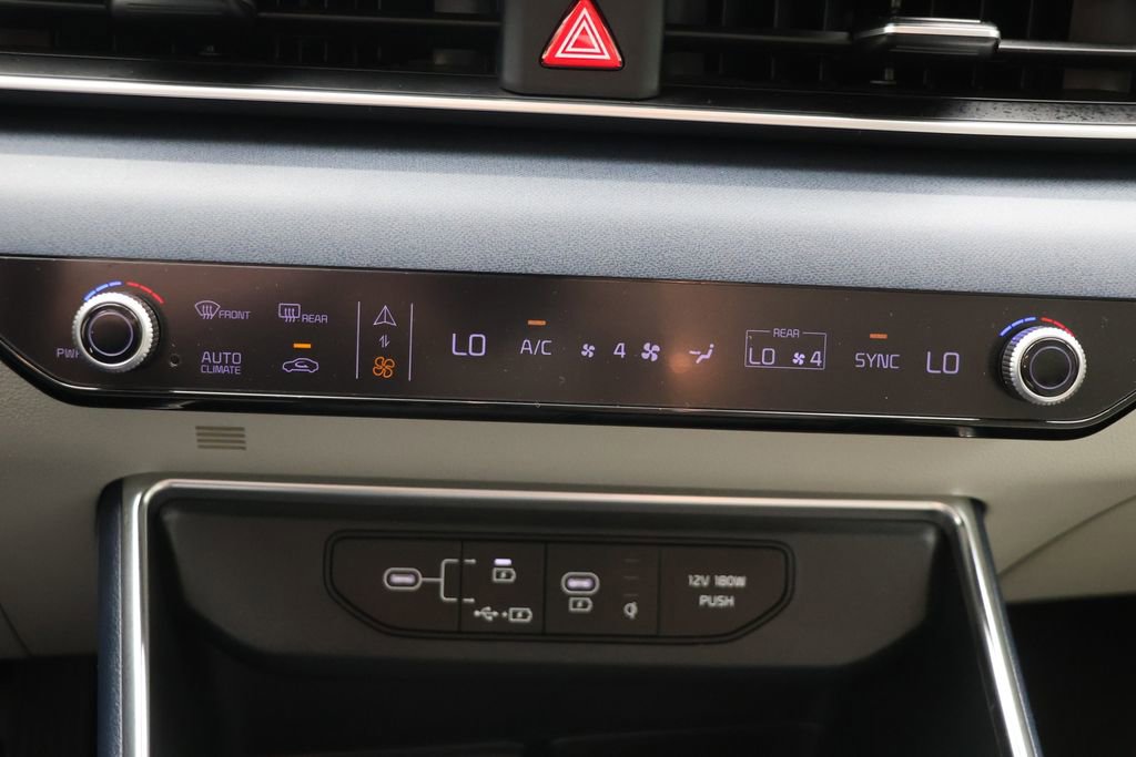 Used 2025 Kia Carnival EX FWD image 23