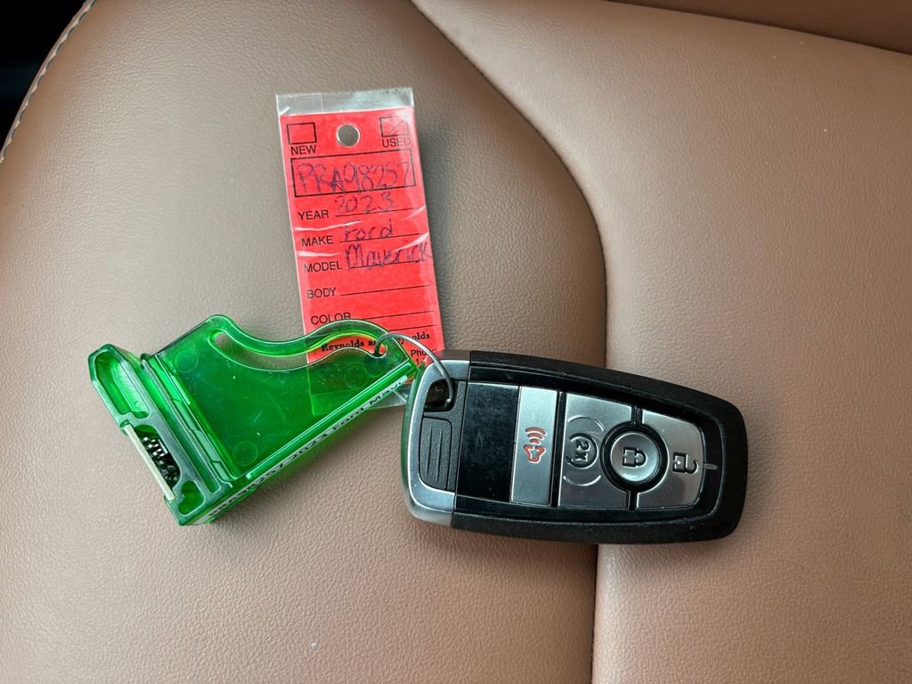 Used 2023 Ford Maverick Lariat w/ Lariat Luxury Package image 32