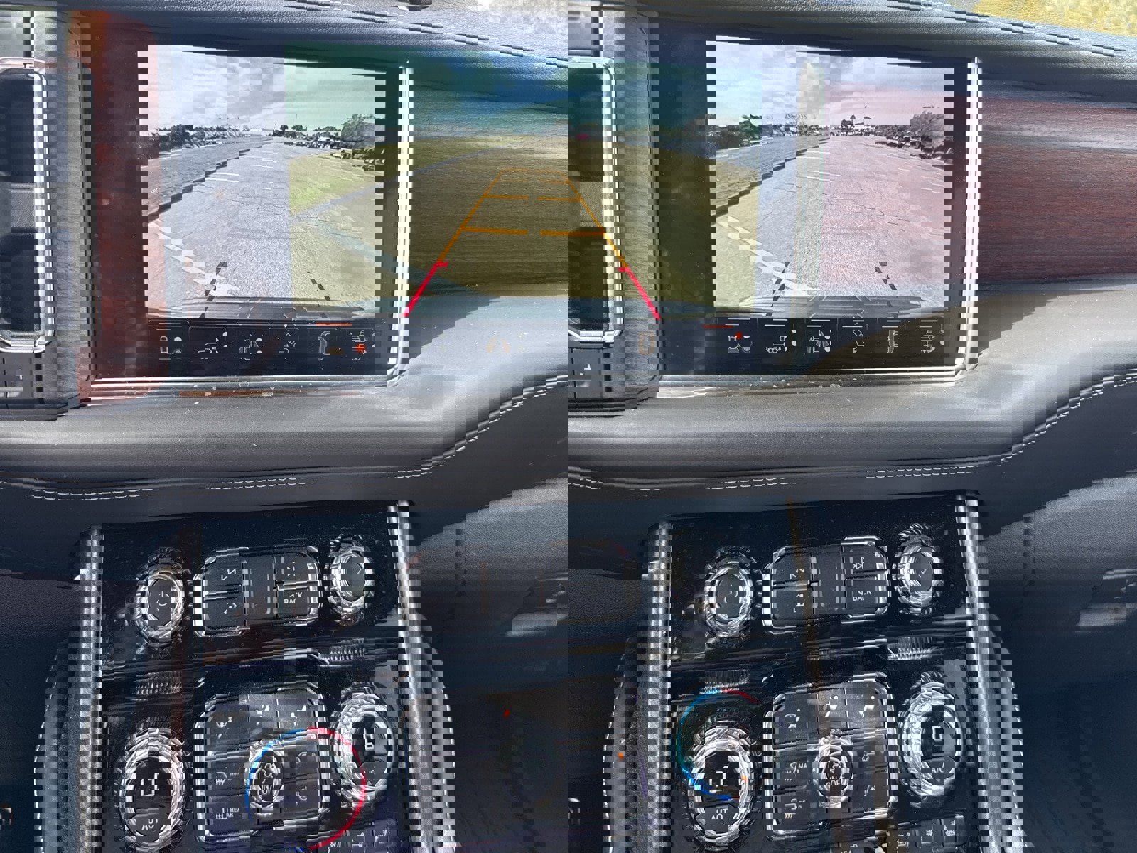 Used 2024 GMC Yukon Denali Ultimate w/ LPO, Floor Liner Package image 35