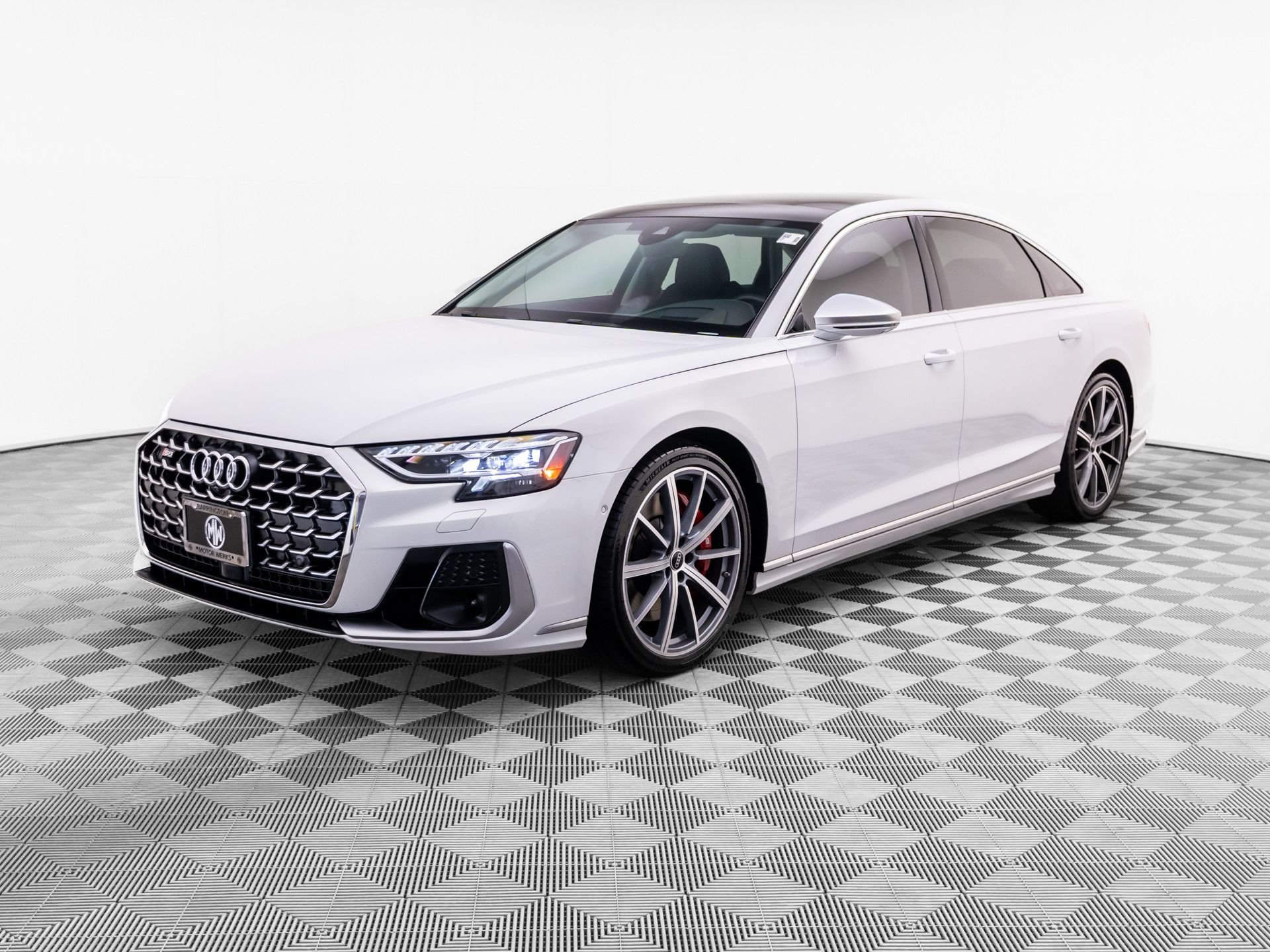 Used 2022 Audi S8 AWD/4WD image 1