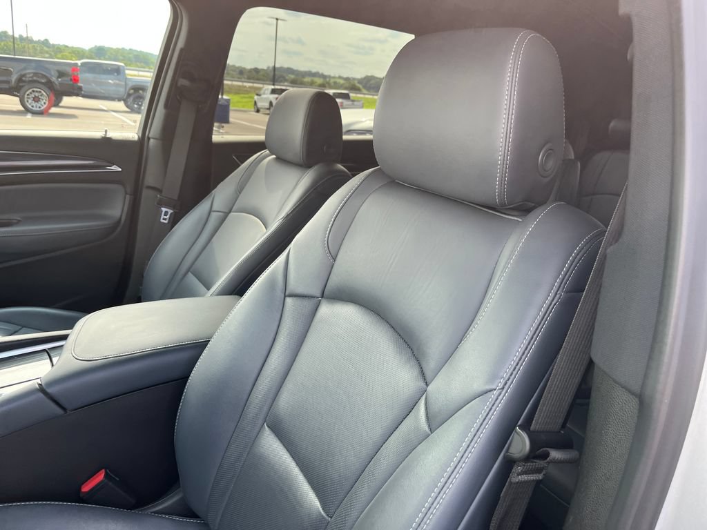Used 2022 Buick Enclave Essence w/ Sport Touring Edition FWD image 12