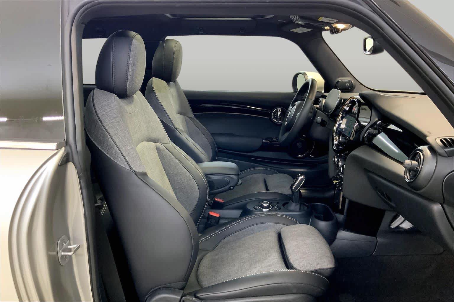 Used 2024 MINI Cooper SE w/ Signature Upholstery Package FWD image 8