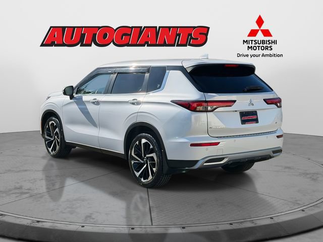 Used 2023 Mitsubishi Outlander SE image 4