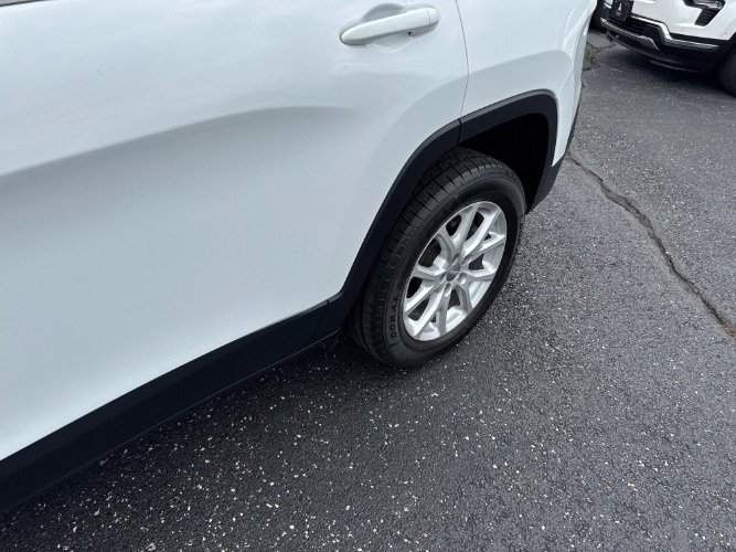 Used 2018 Jeep Cherokee Latitude Plus FWD image 9