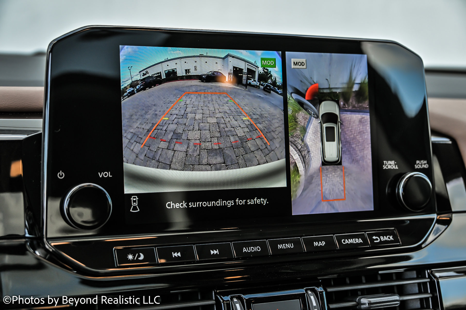 Used 2025 Nissan Pathfinder Platinum image 46